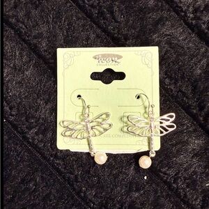 IC COLLECTION Silver Dragonfly Earrings with Pearl